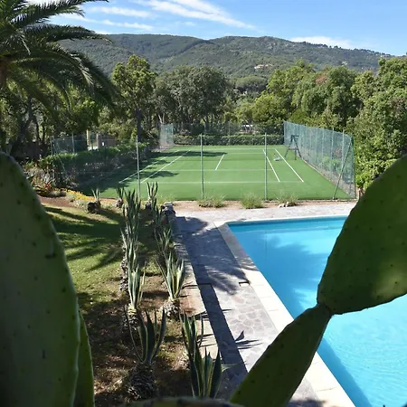 Scenic In Capoliveri With Swimming Pool Ferienhaus